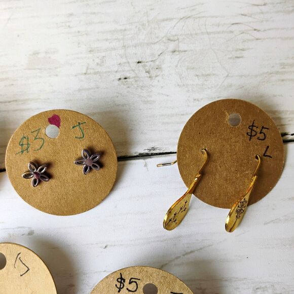 10 Earring Lot/Bundle NEW Flowers, Turtle, Pineapple, Hearts Leaves - Picture 5 of 6